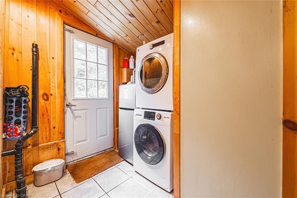 327 Campbell Avenue E