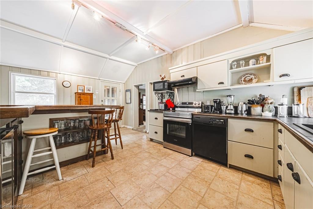 327 Campbell Avenue E