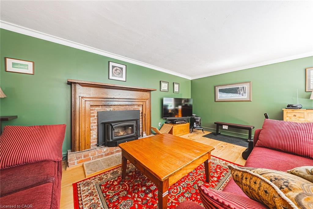 327 Campbell Avenue E