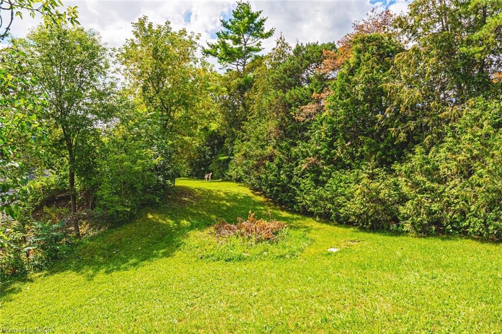 327 Campbell Avenue E