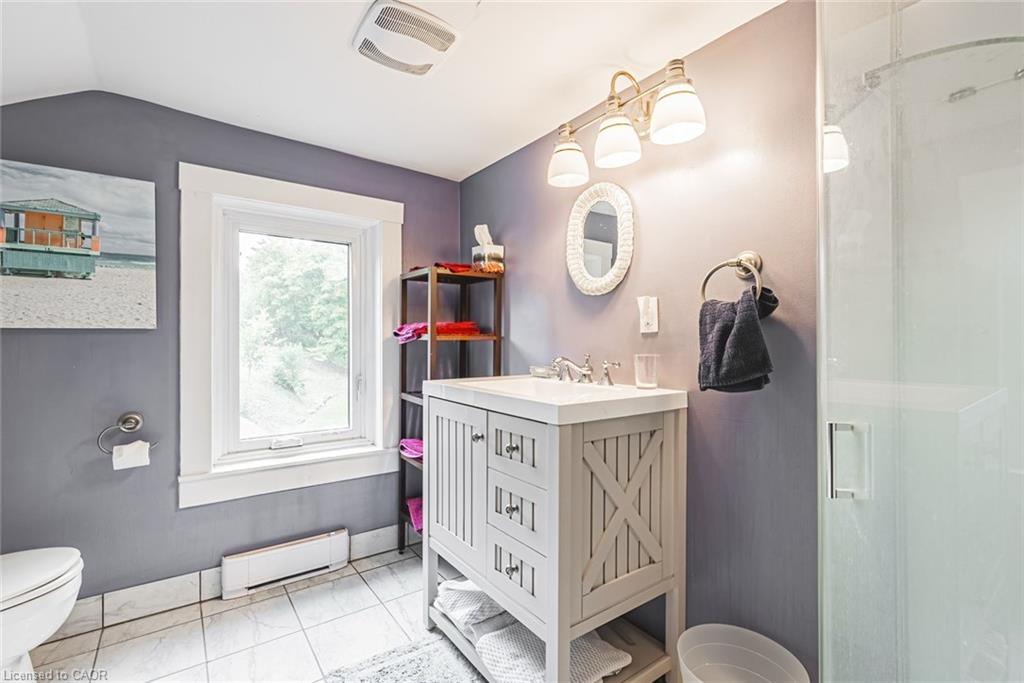 327 Campbell Avenue E