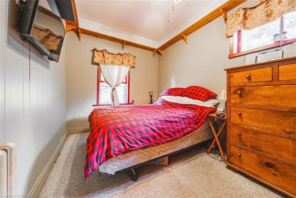 327 Campbell Avenue E