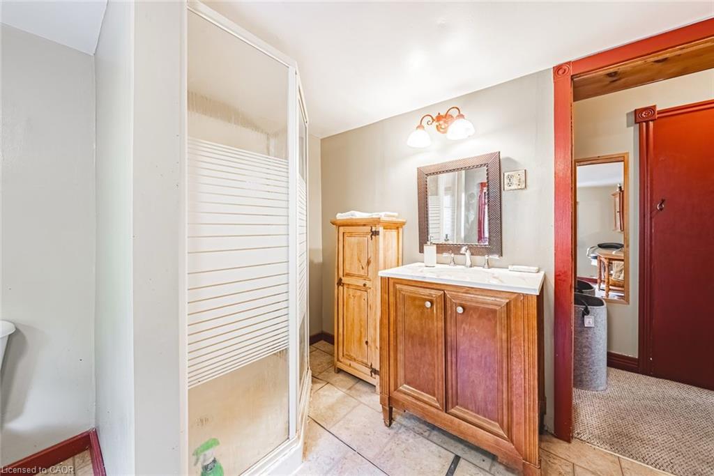 327 Campbell Avenue E