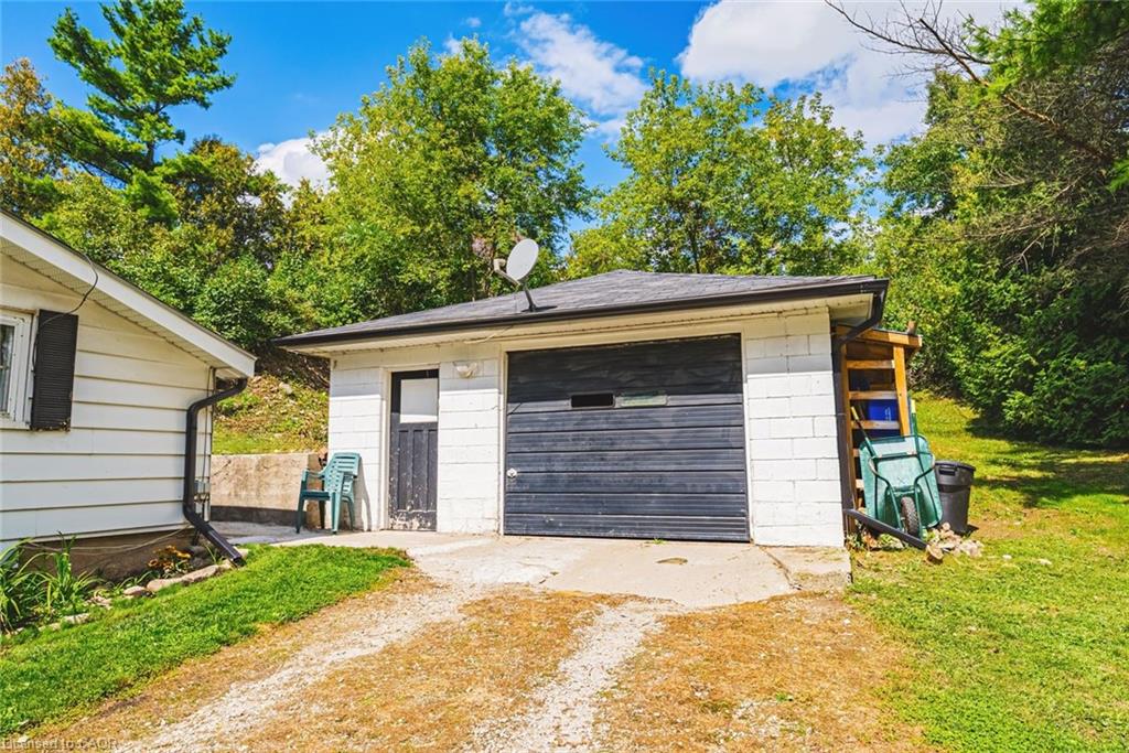 327 Campbell Avenue E