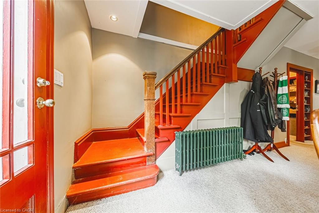 327 Campbell Avenue E