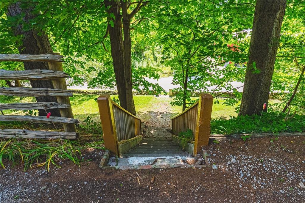 327 Campbell Avenue E