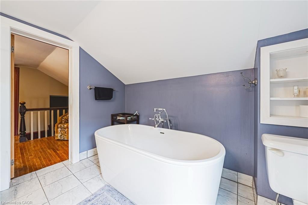 327 Campbell Avenue E