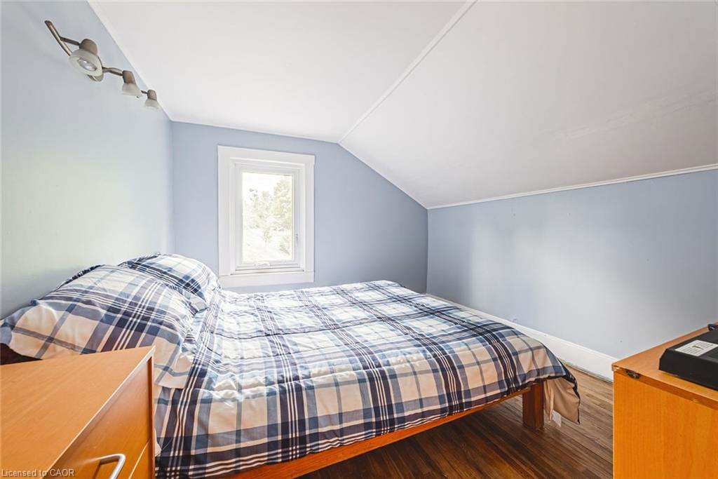 327 Campbell Avenue E