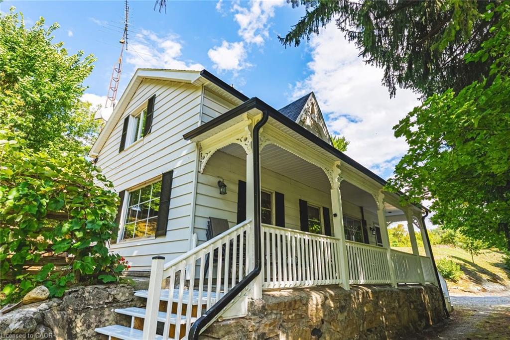 327 Campbell Avenue E