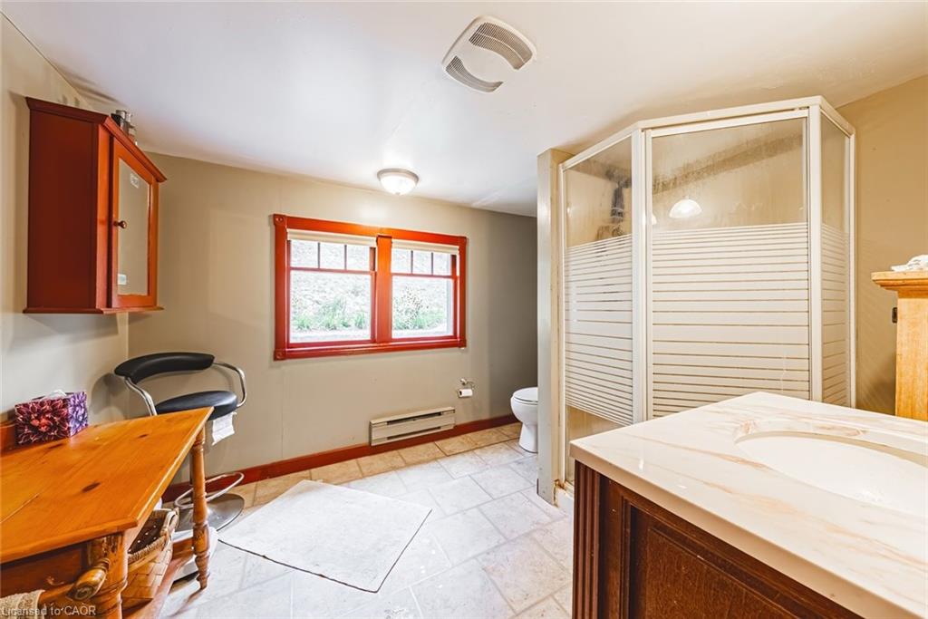 327 Campbell Avenue E