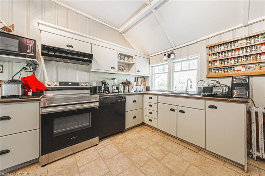 327 Campbell Avenue E