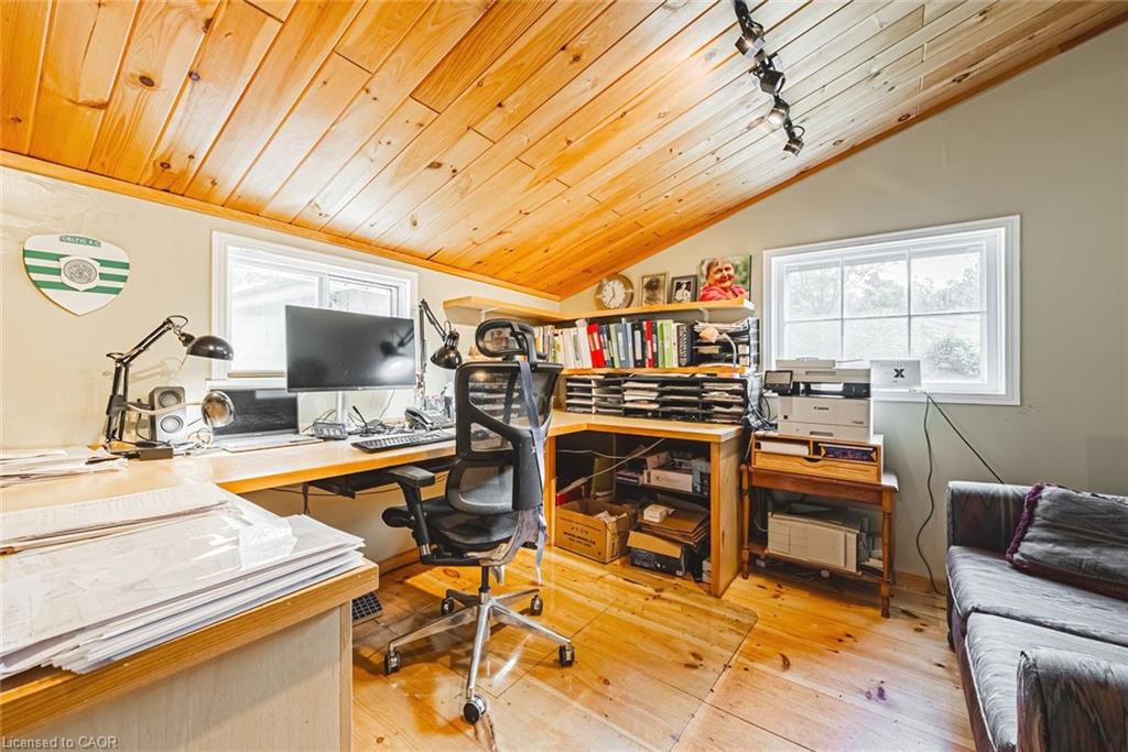 327 Campbell Avenue E