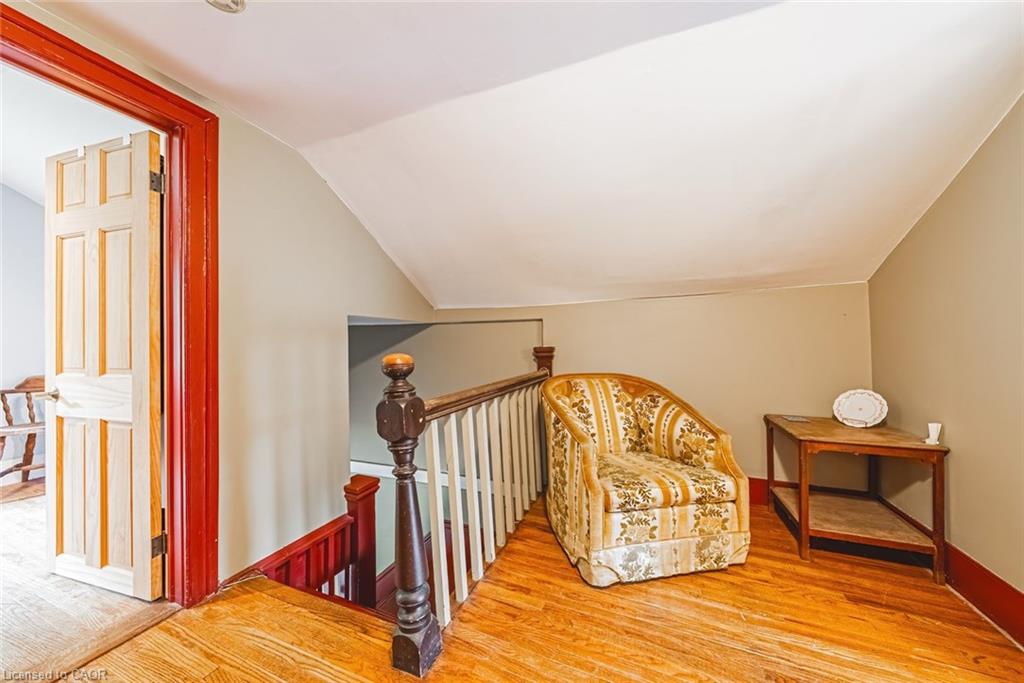 327 Campbell Avenue E