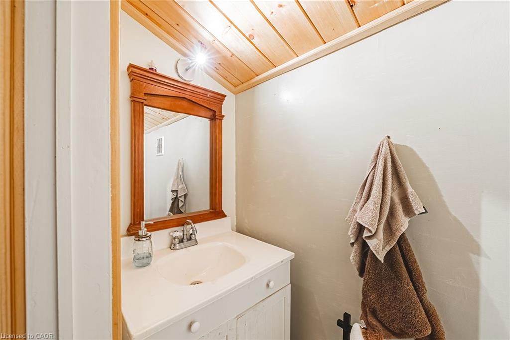 327 Campbell Avenue E