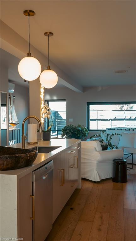 349 Wellington Main Street