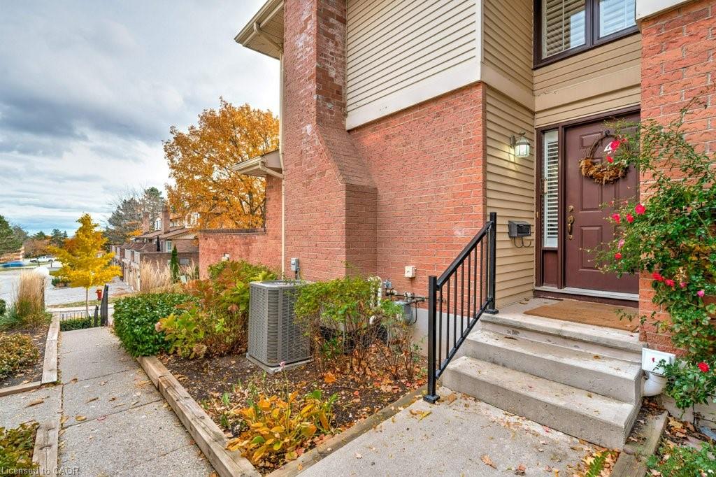 4-1509 Upper Middle Road Unit: 4