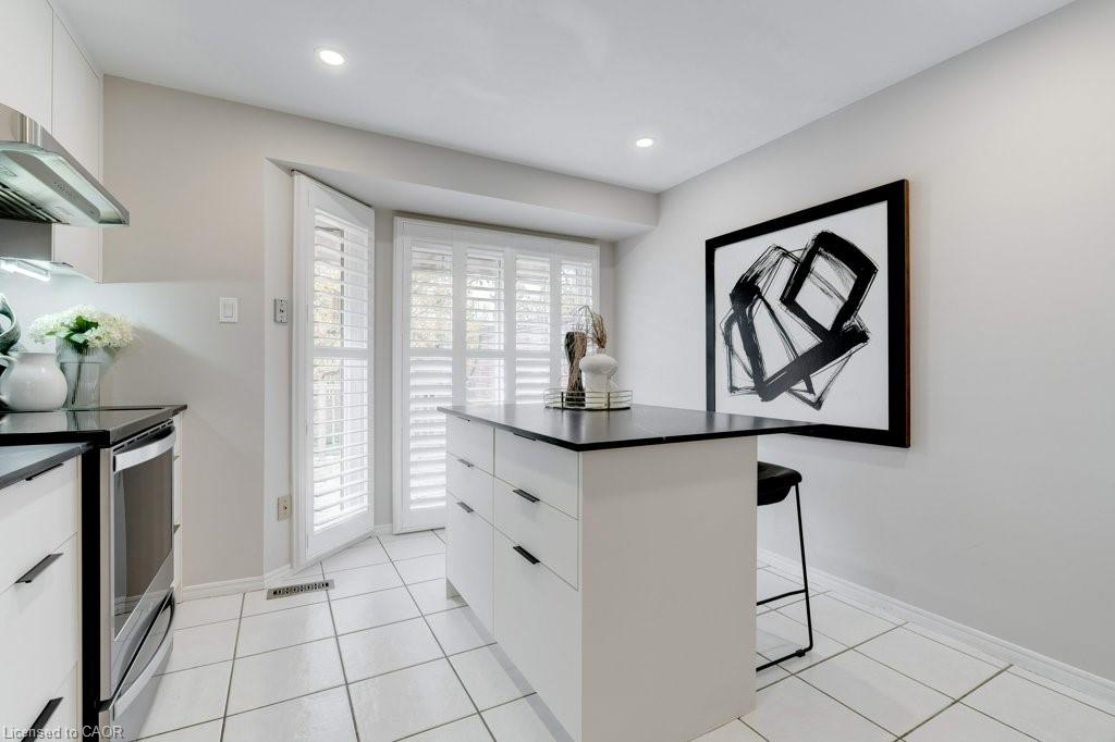 4-1509 Upper Middle Road Unit: 4