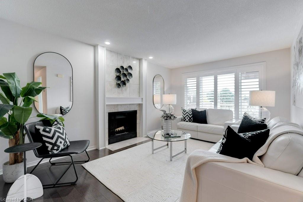 4-1509 Upper Middle Road Unit: 4