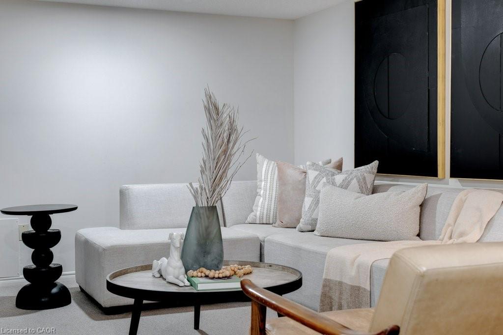 4-1509 Upper Middle Road Unit: 4