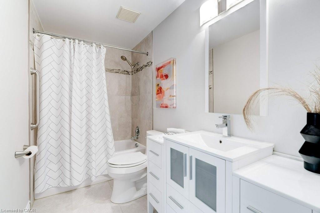 4-1509 Upper Middle Road Unit: 4