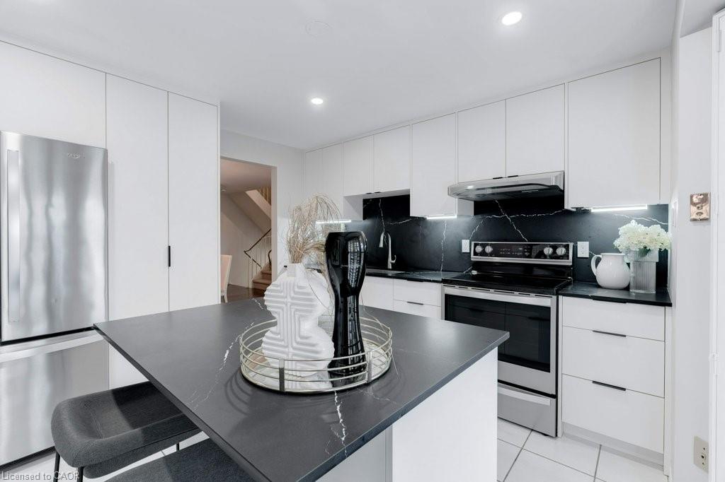 4-1509 Upper Middle Road Unit: 4