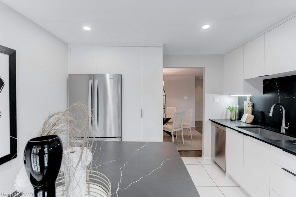 4-1509 Upper Middle Road Unit: 4