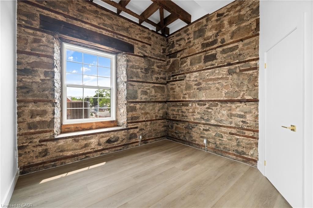 303-163 Main Street E Unit: 303