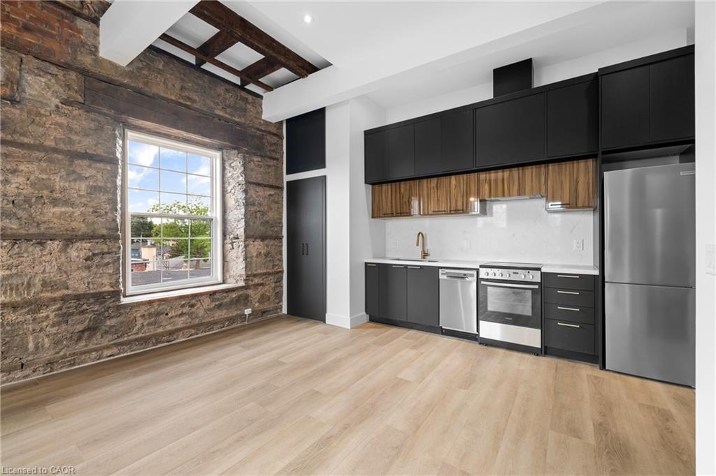 303-163 Main Street E Unit: 303