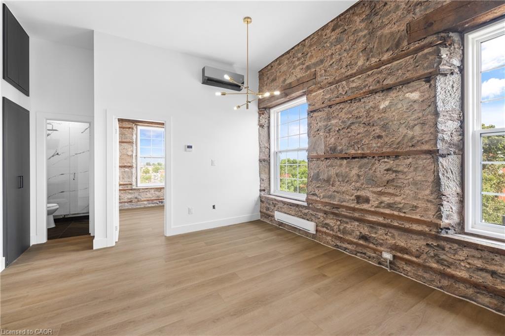 303-163 Main Street E Unit: 303