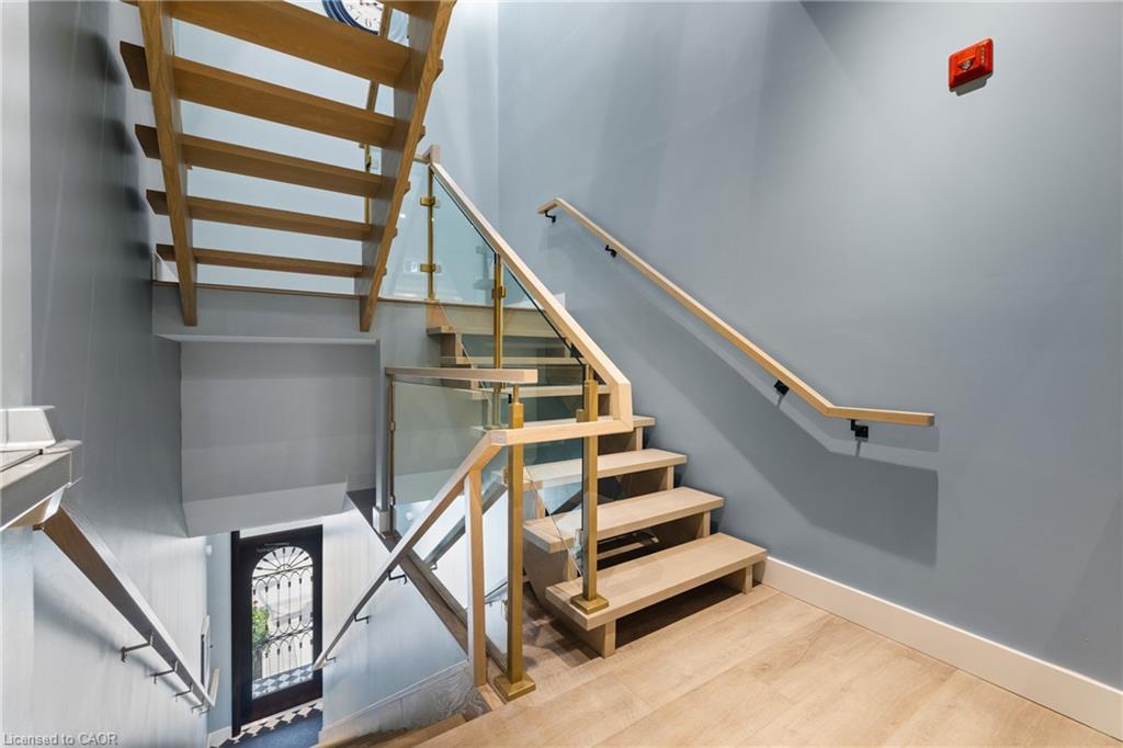 303-163 Main Street E Unit: 303