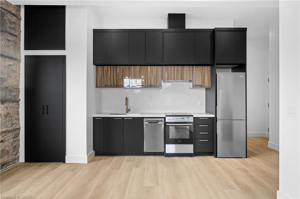 303-163 Main Street E Unit: 303
