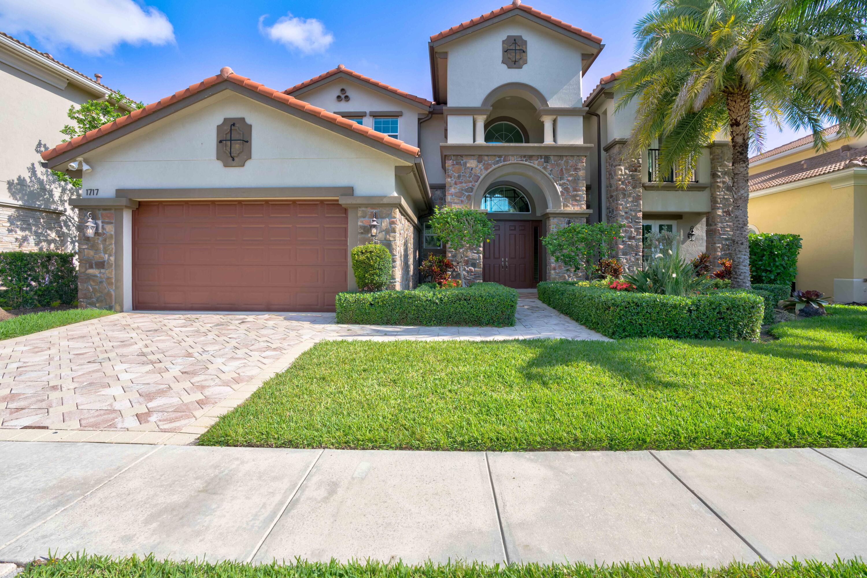 1717 W Hemingway Drive