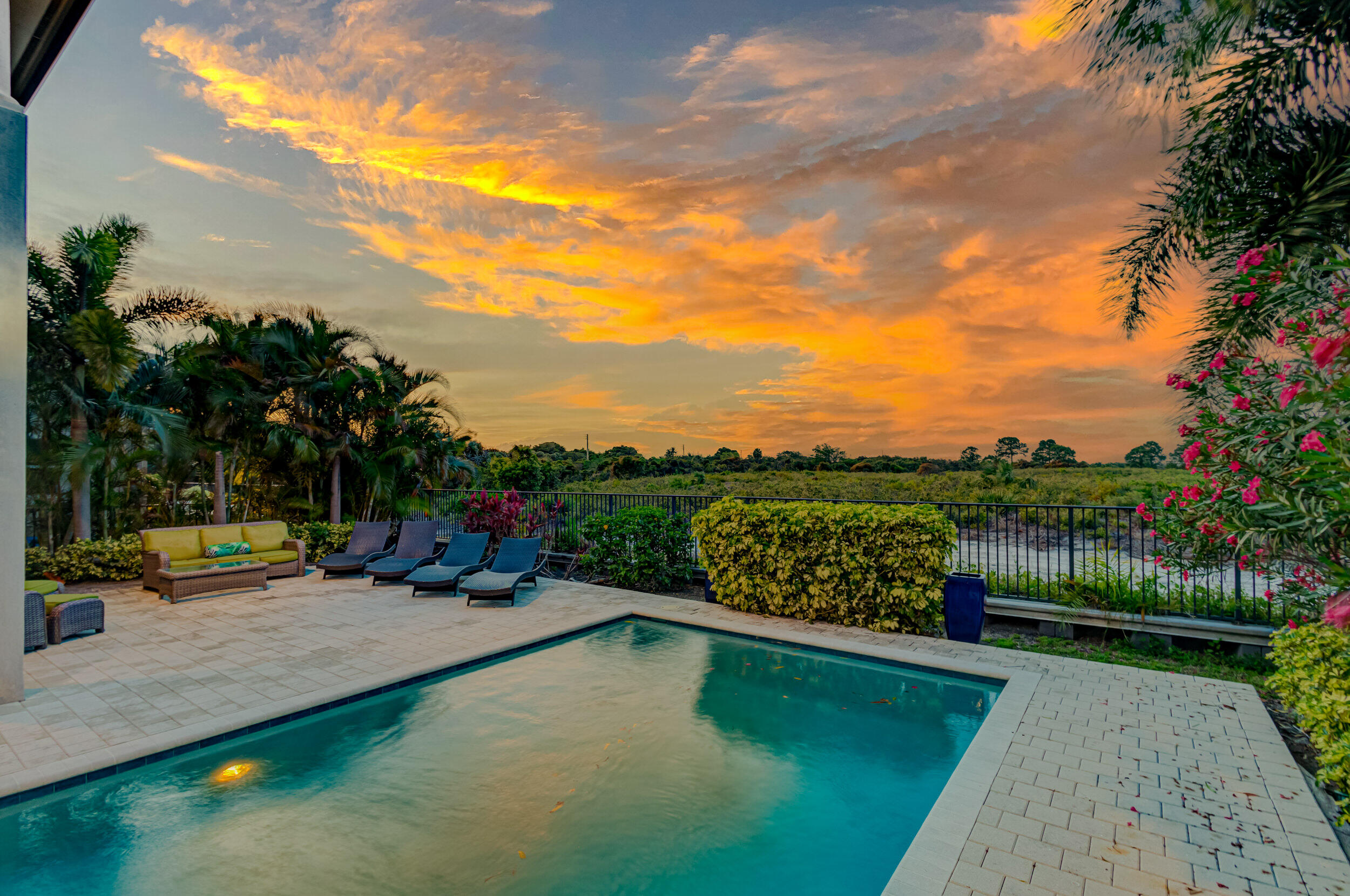 1717 W Hemingway Drive