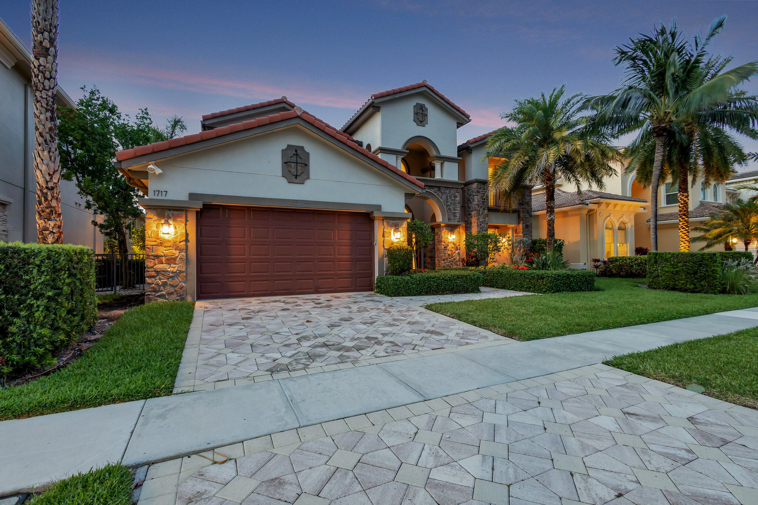 1717 W Hemingway Drive