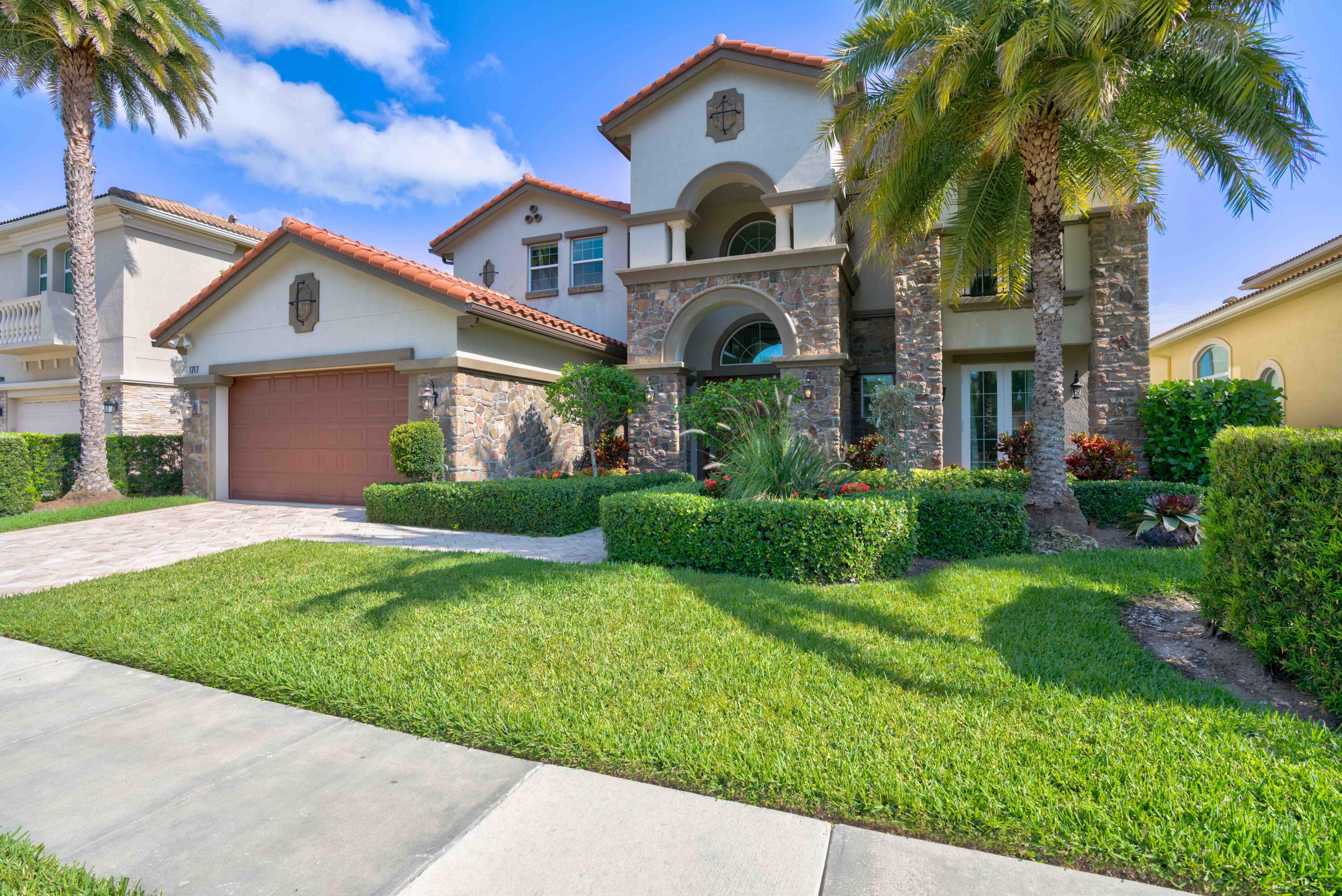 1717 W Hemingway Drive
