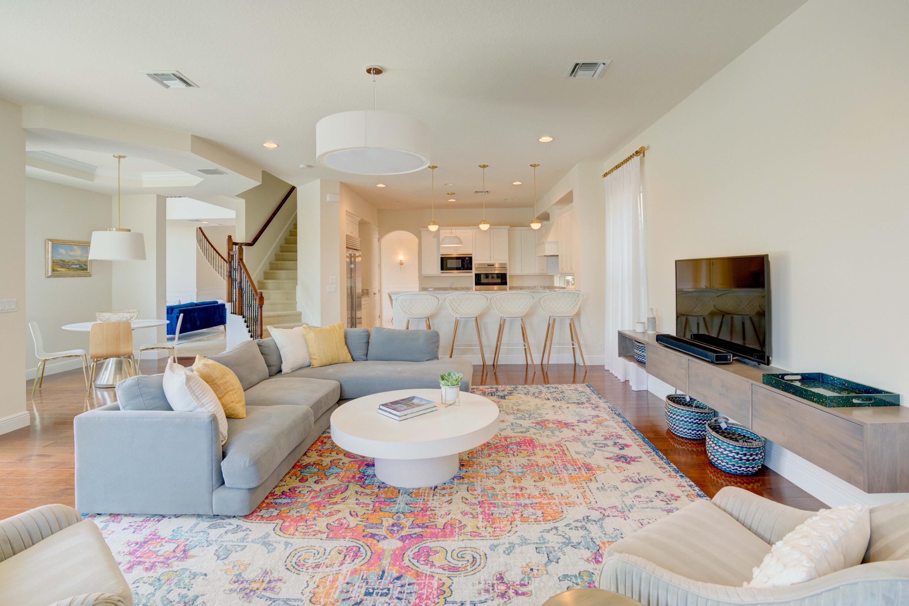 1717 W Hemingway Drive