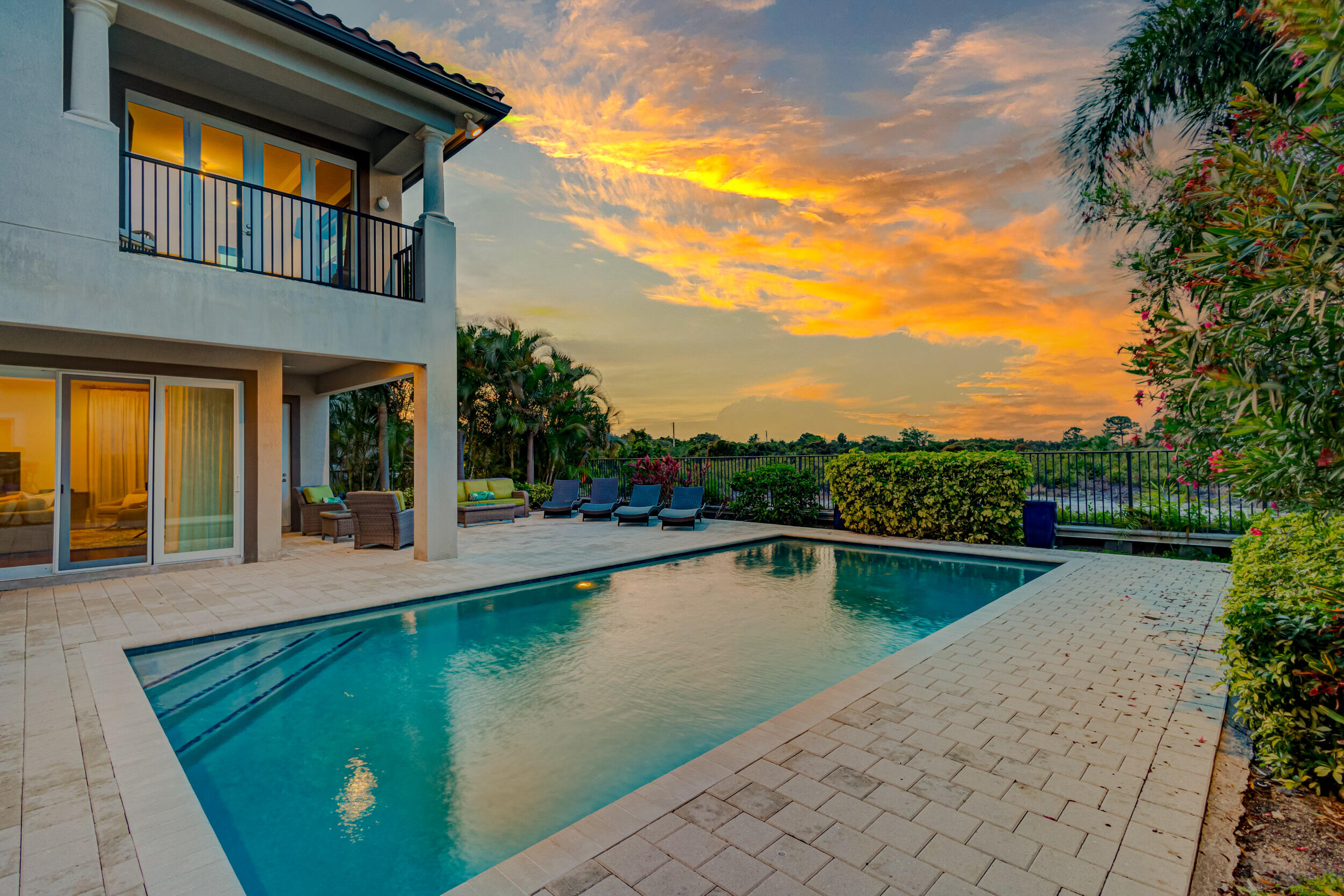 1717 W Hemingway Drive