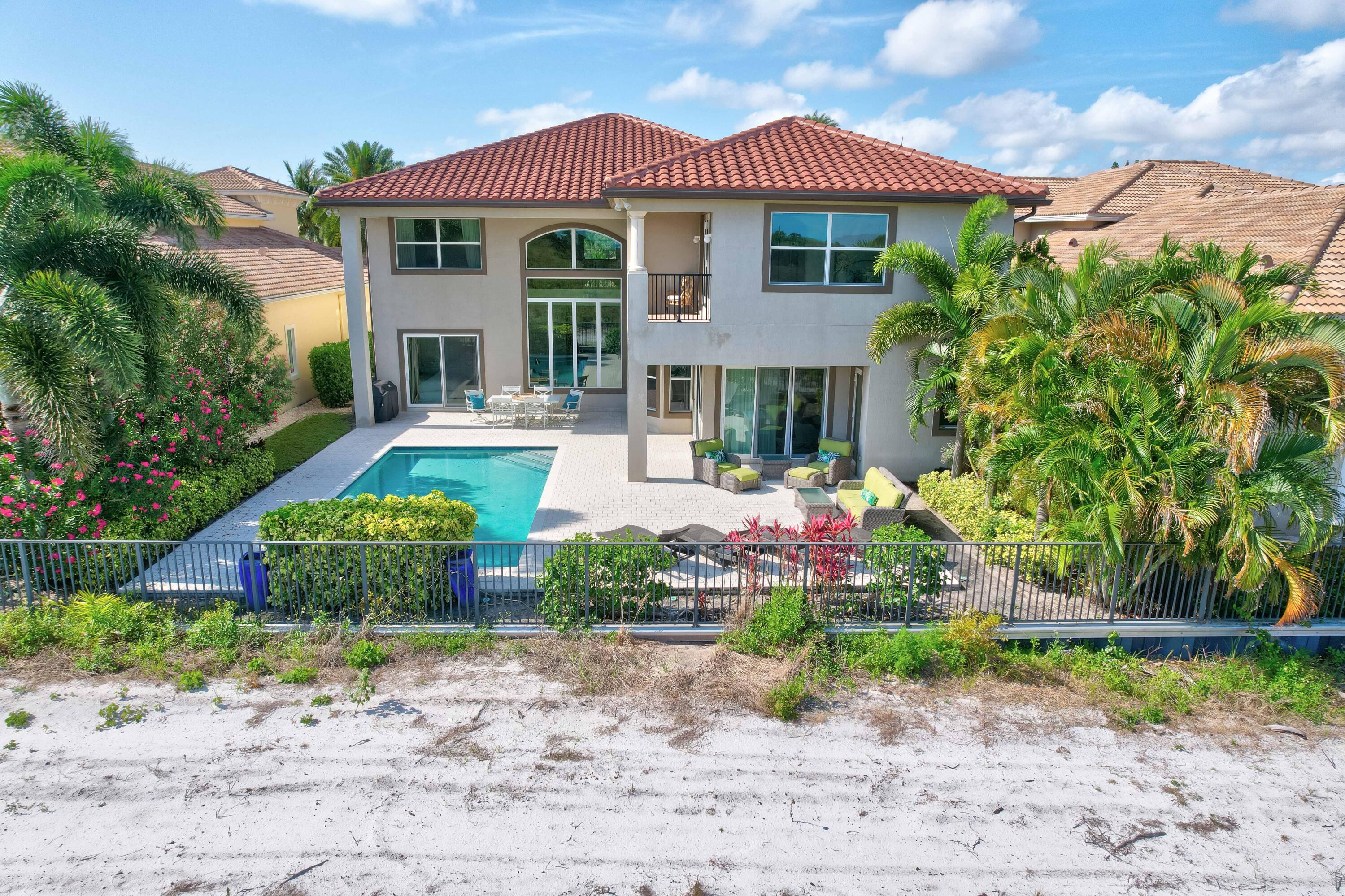 1717 W Hemingway Drive