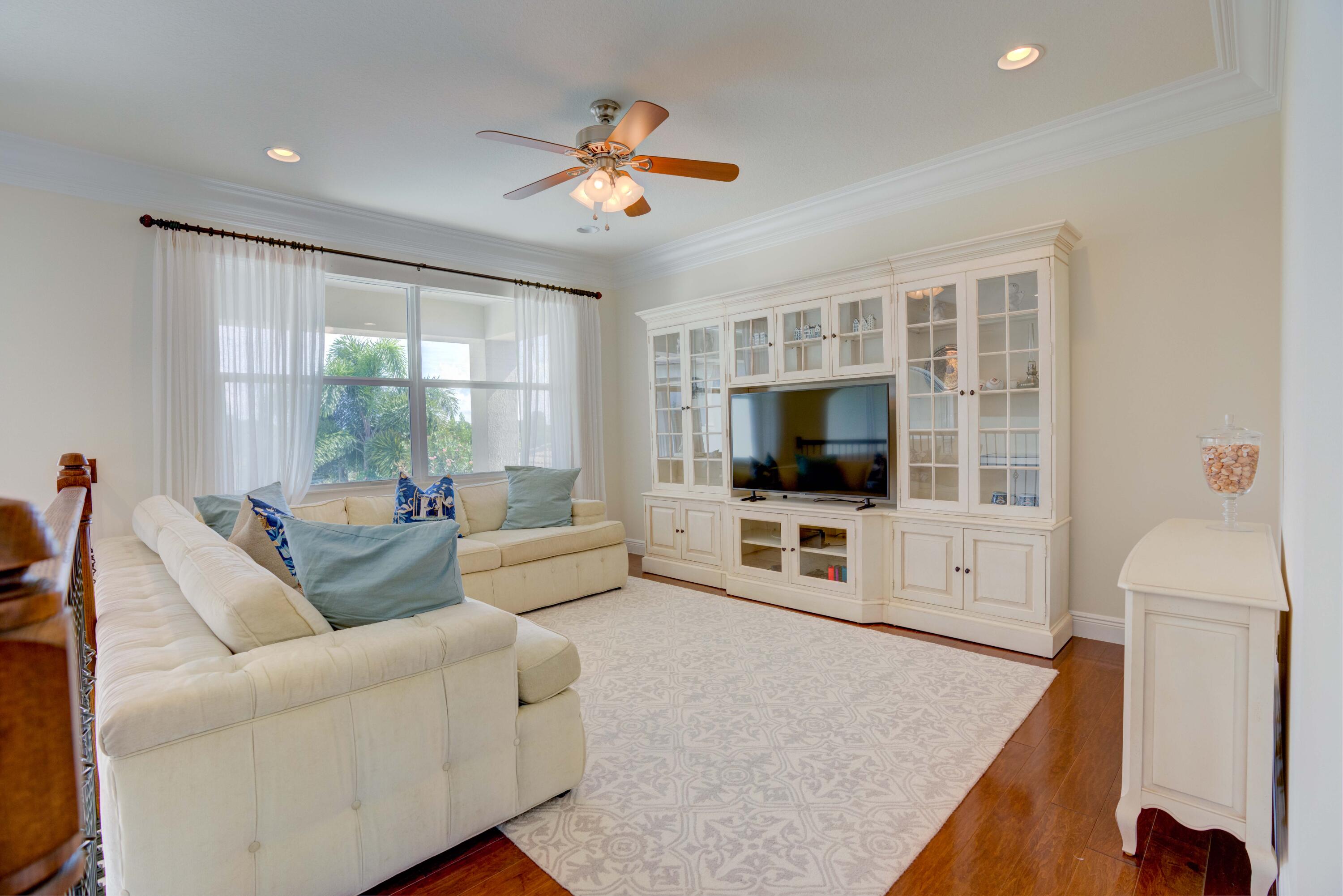 1717 W Hemingway Drive