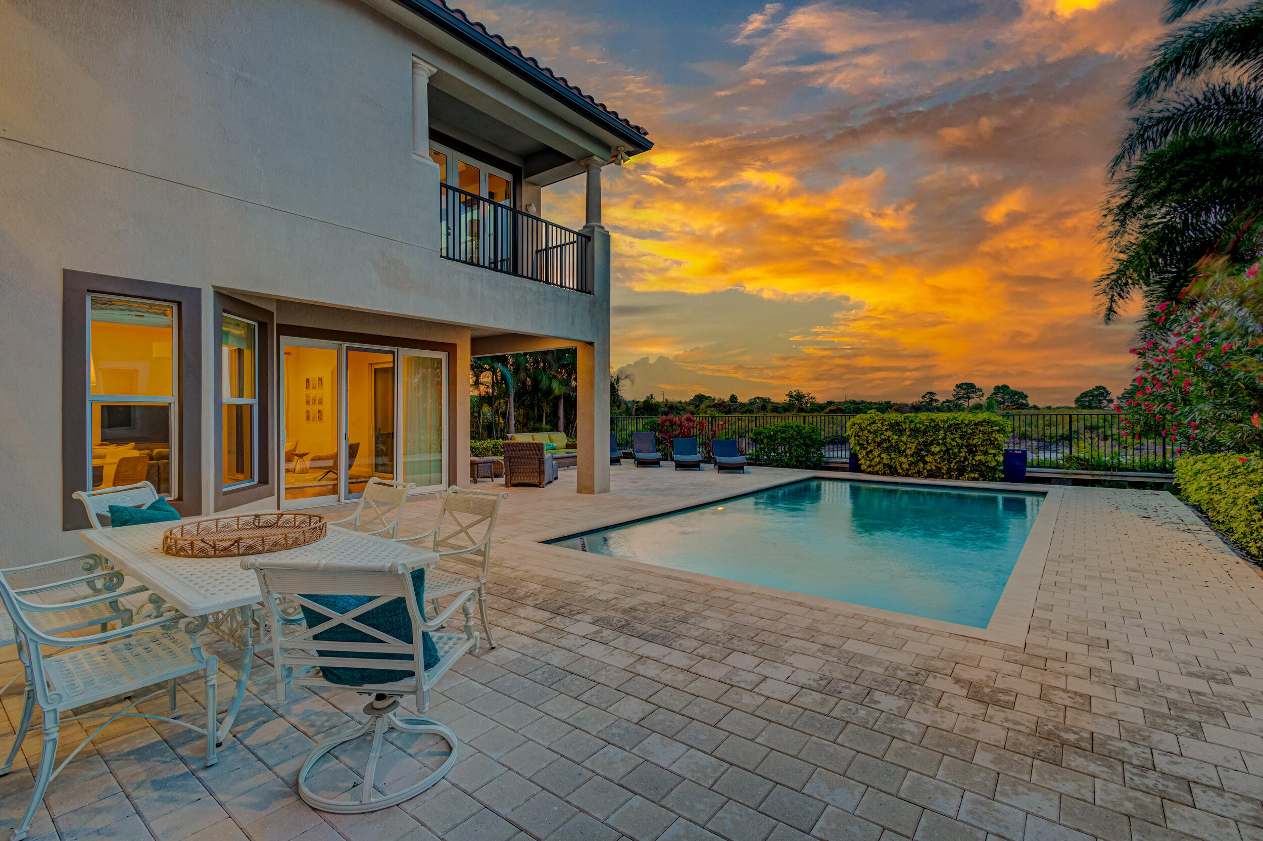 1717 W Hemingway Drive