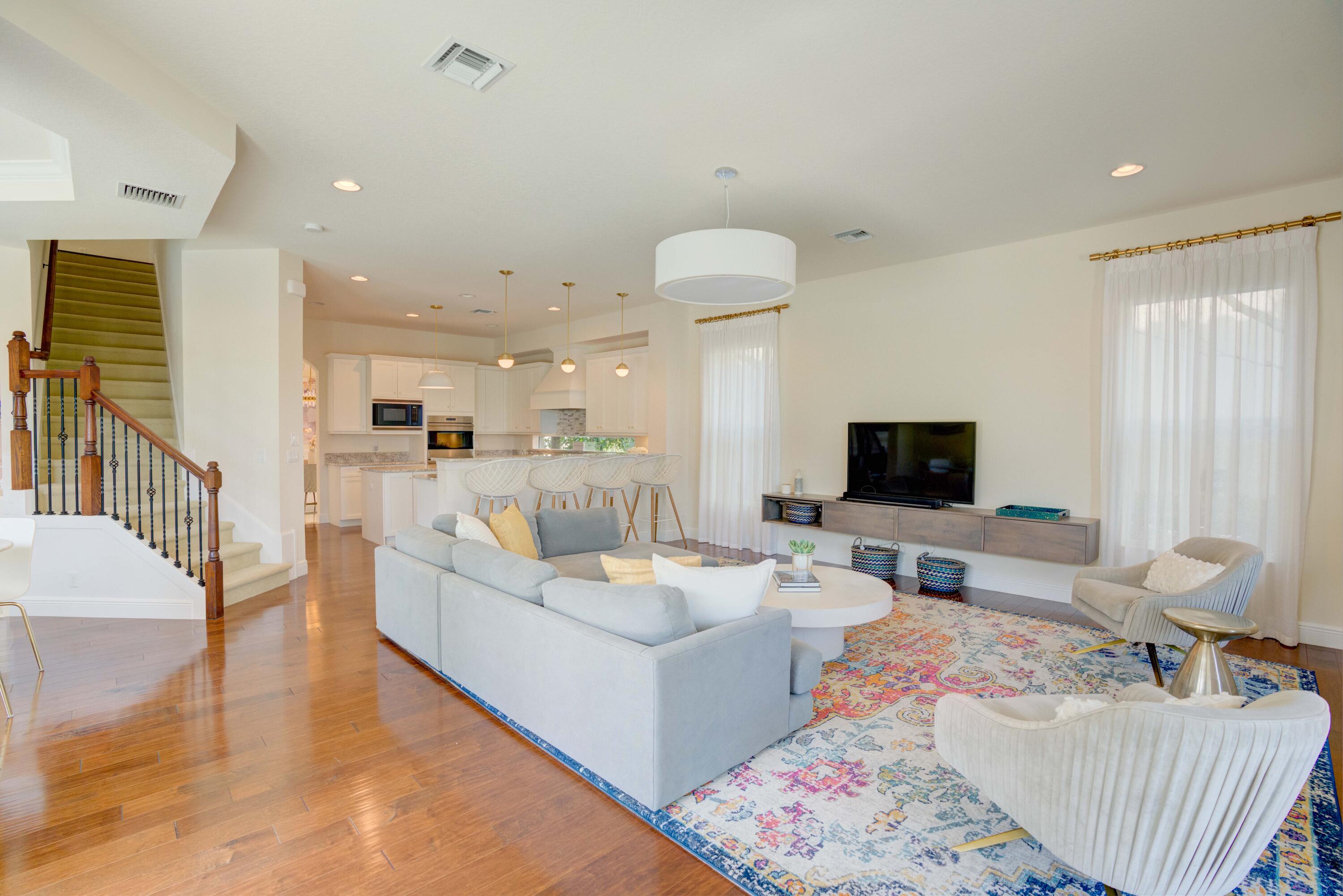 1717 W Hemingway Drive