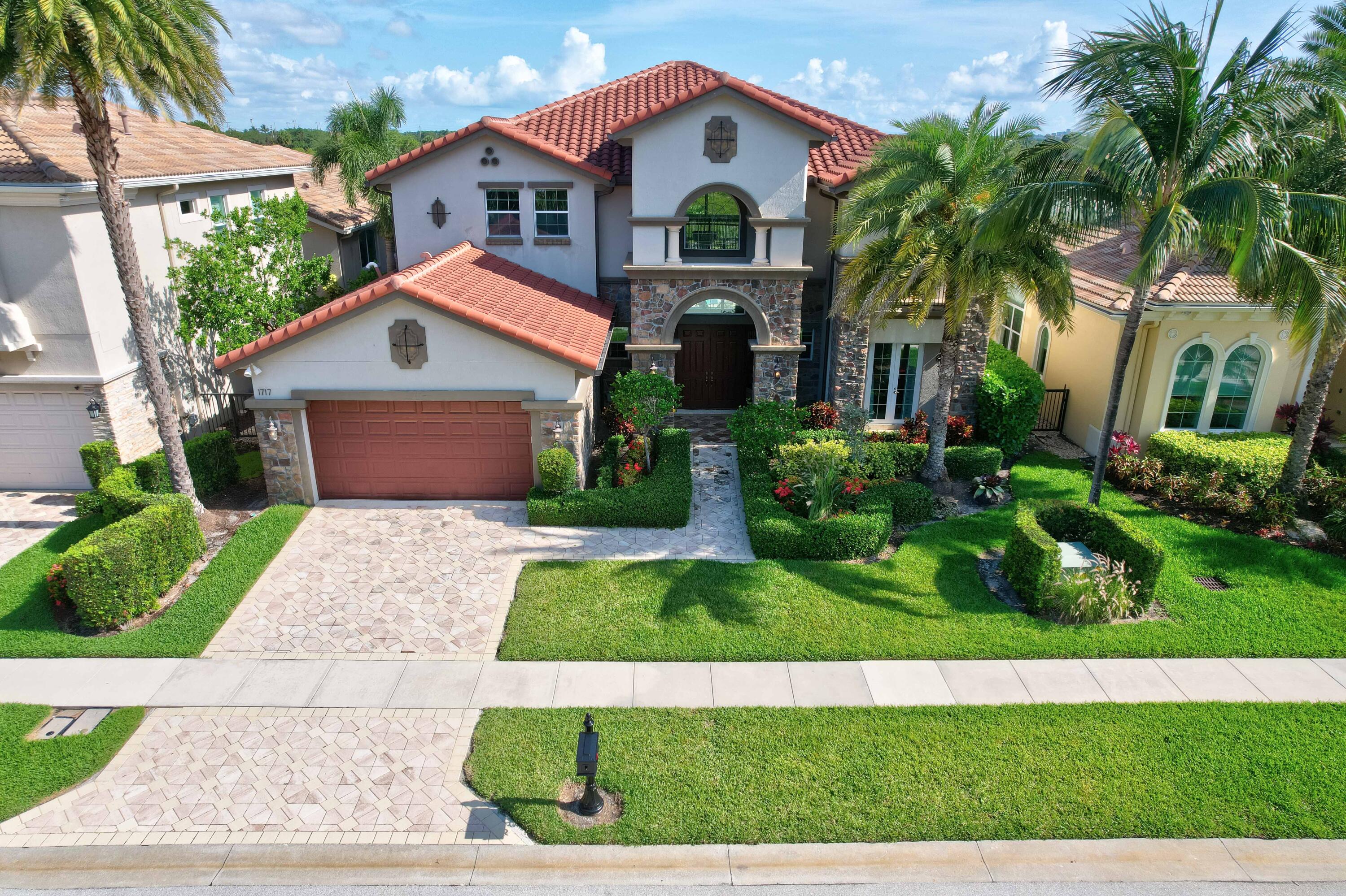 1717 W Hemingway Drive