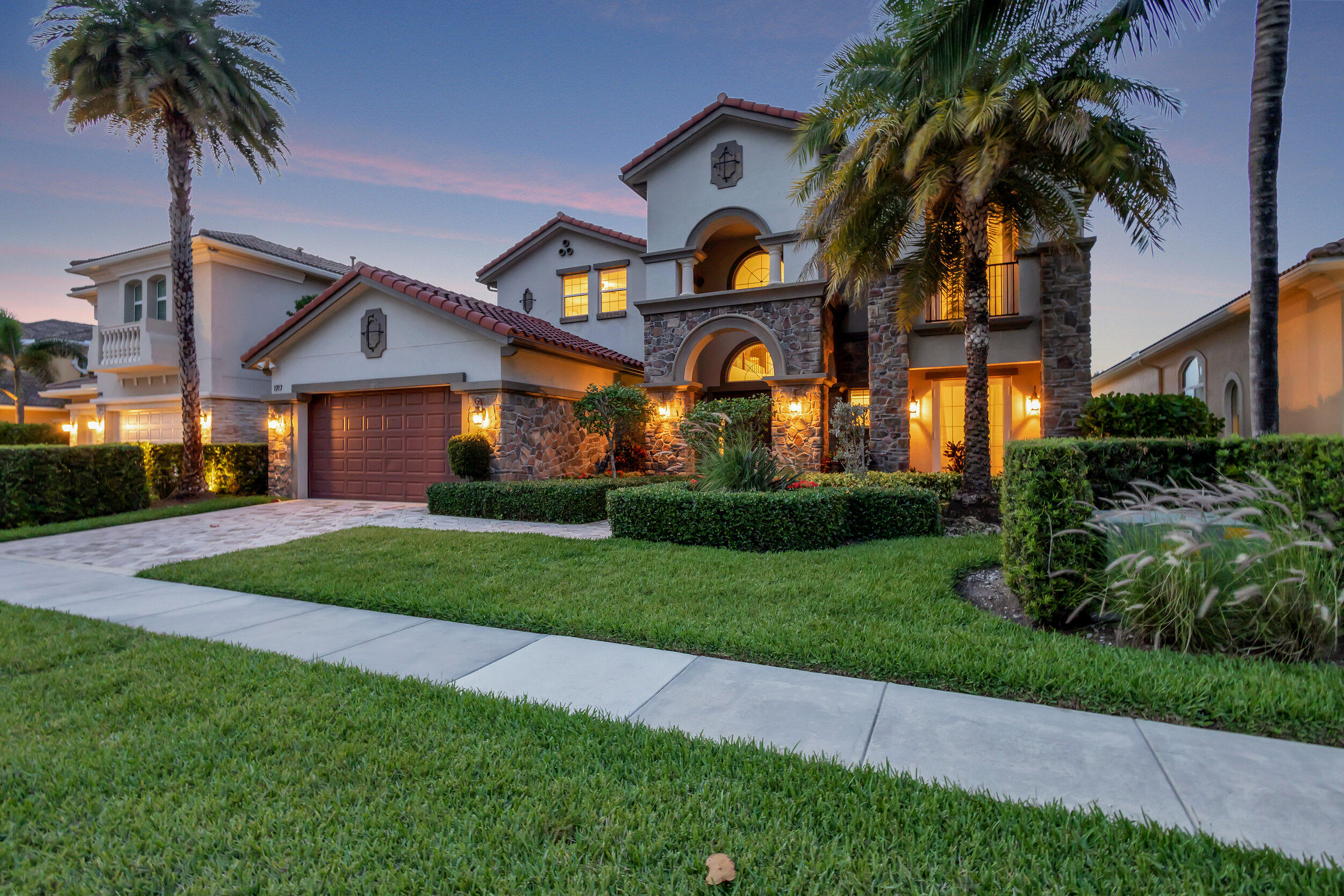 1717 W Hemingway Drive