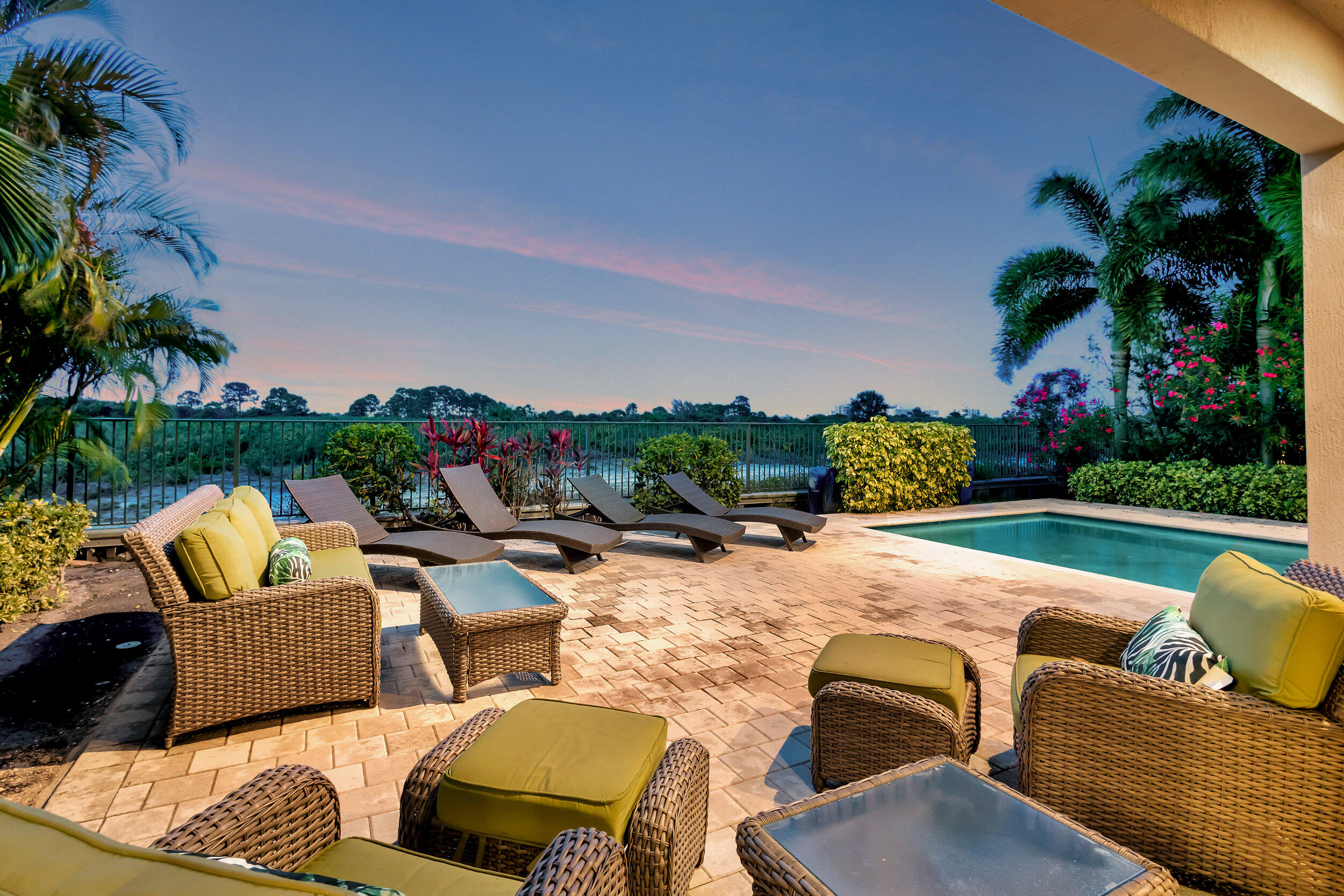 1717 W Hemingway Drive