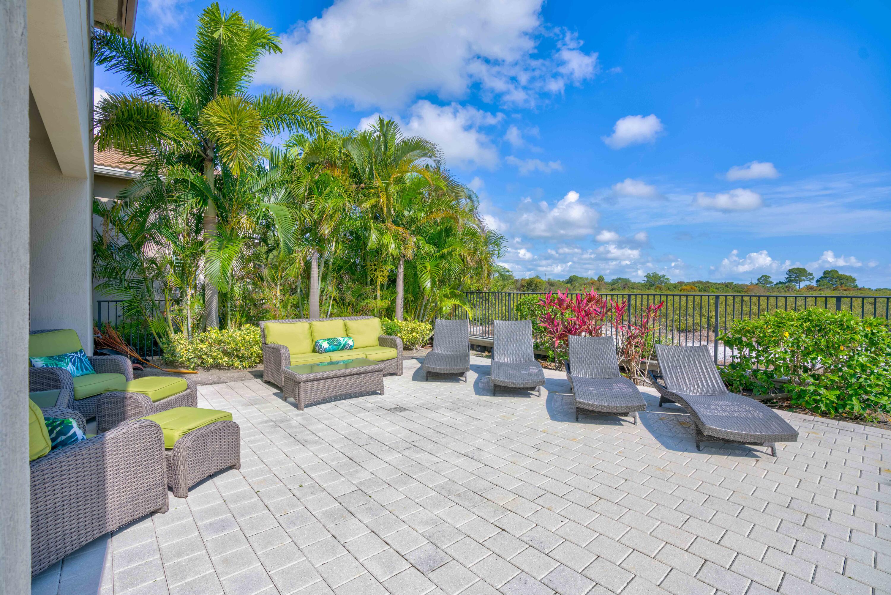 1717 W Hemingway Drive