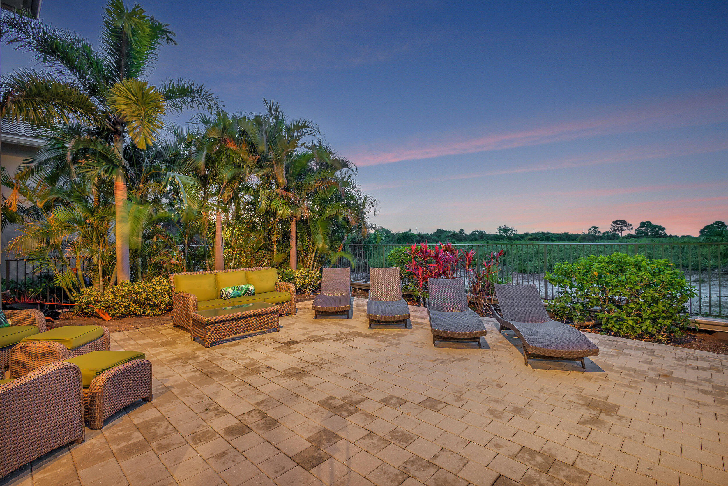 1717 W Hemingway Drive