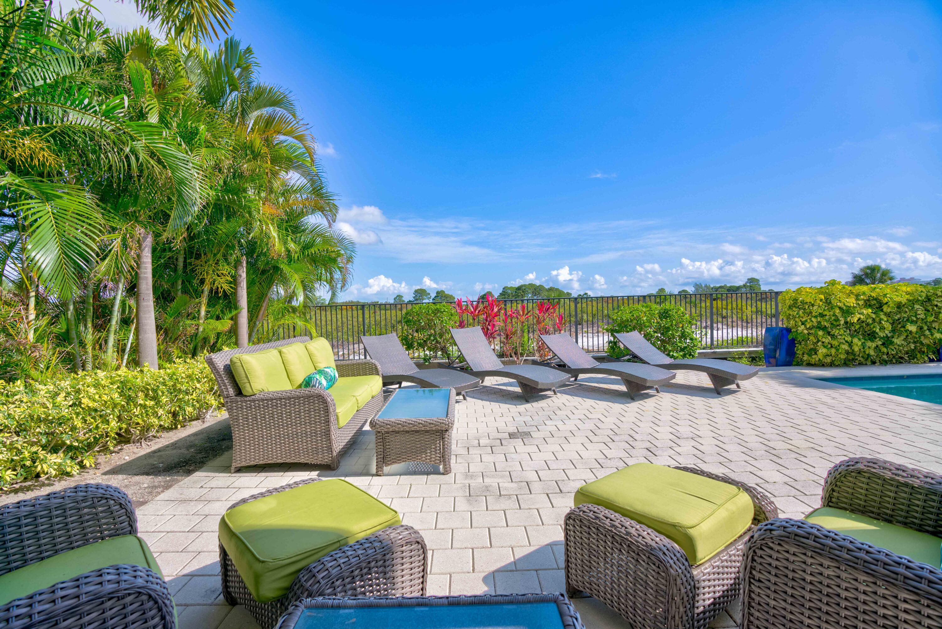 1717 W Hemingway Drive