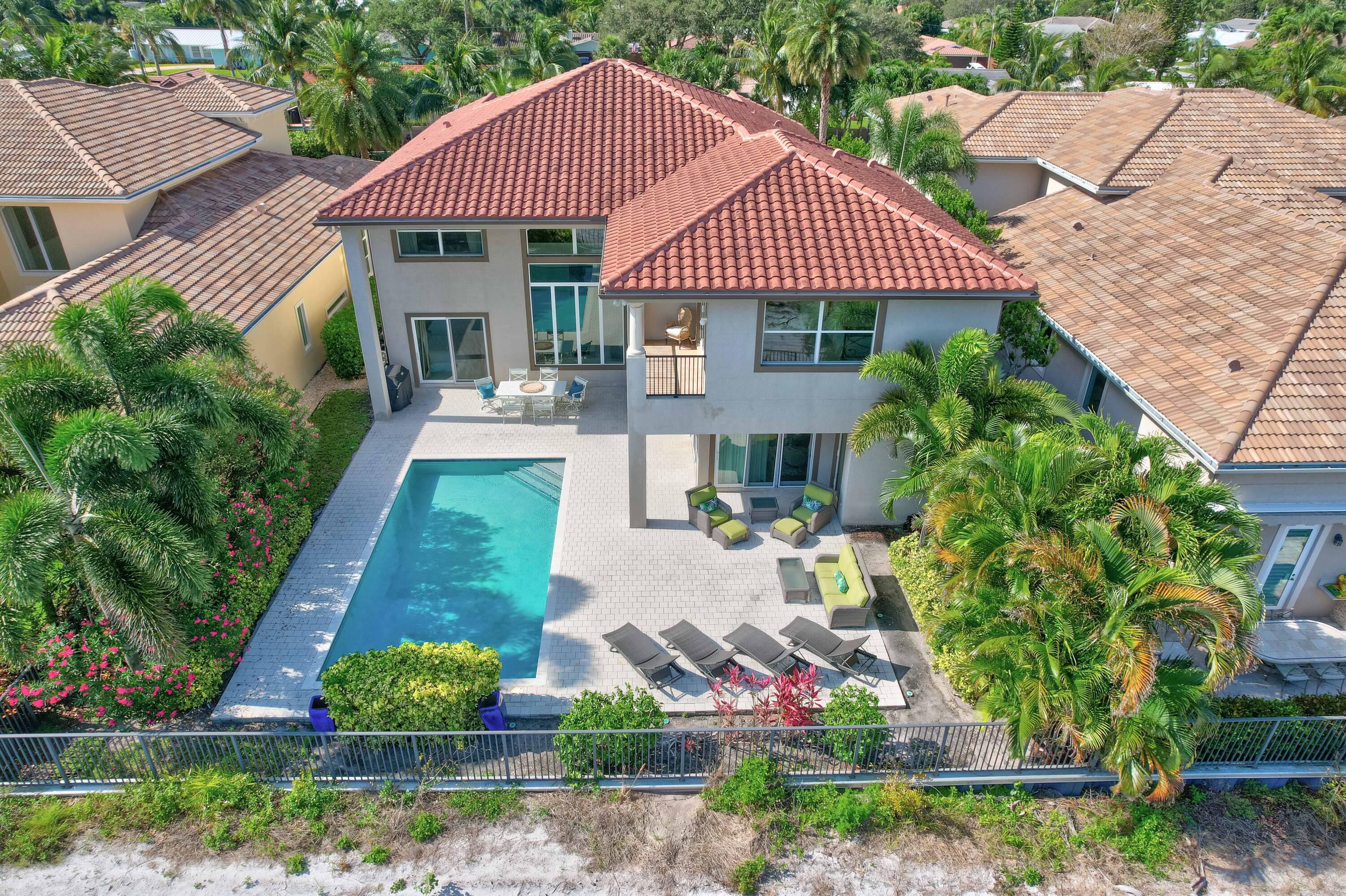 1717 W Hemingway Drive