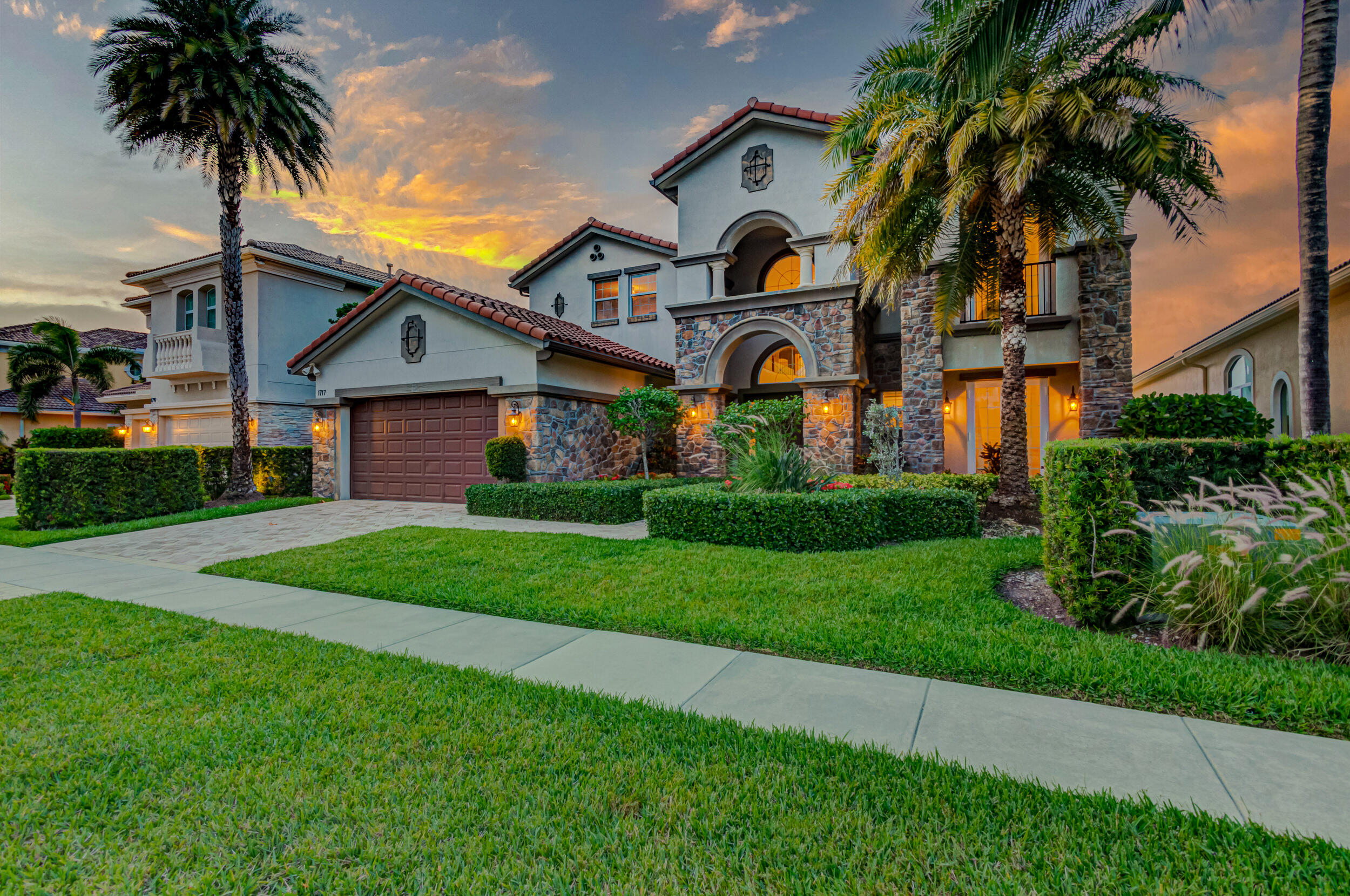 1717 W Hemingway Drive