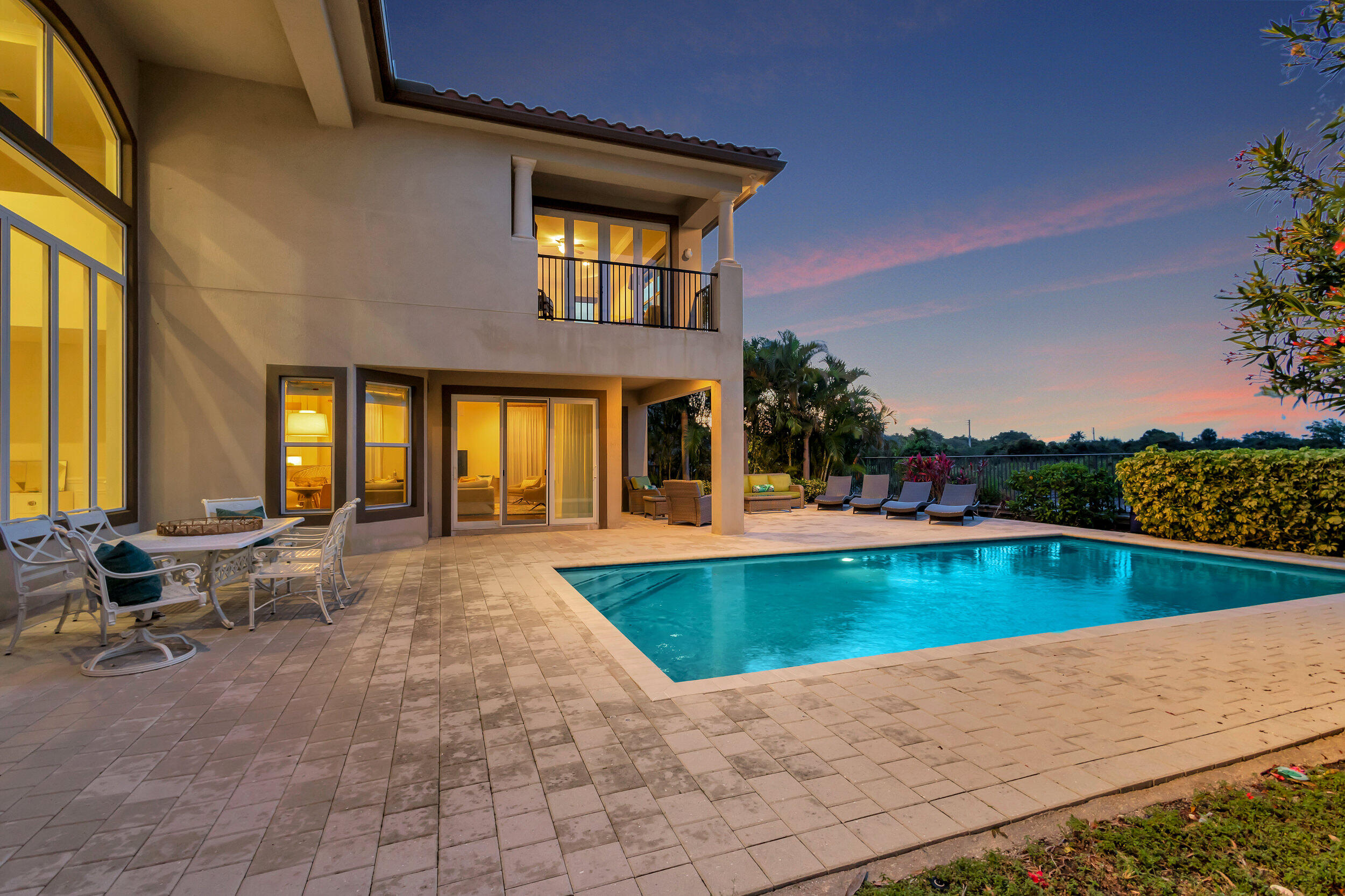 1717 W Hemingway Drive